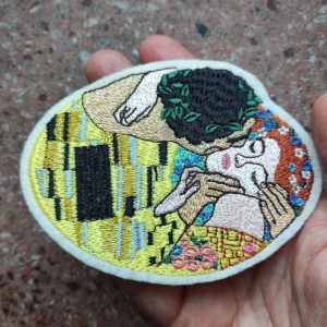 Climt kiss machine embroidery design