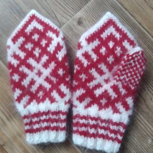 Children’s hand-knitted wool mittens are very warm with a pattern