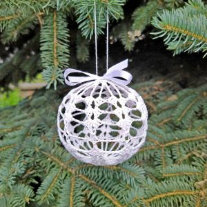 Crochet Christmas ornaments ball patterns 5 designs includes detailed instructions with pictures of each step for additional help. These crochet Christmas baubles can be used to decorate your home and Christmas tree. Quick to make, they'll make wonderful last minute gifts. Directions for starching the ornaments are also included.