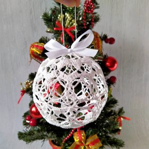 These amazing large Christmas balls ornaments are made from natural thread, then blocked for to stand in a ball shape. You can see through their lacy design because there is no filling inside. White Christmas baubles great on Christmas tree or just in decorative plate on the table. Also crochet Christmas balls can make amazing Christmas gift for beloved person.3 different colors available to pick from when placing your order. I ship these in a solid box.