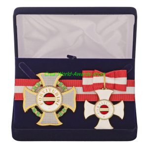Badge and star of the Order of Maria Theresa in a gift box. Dummies, copies