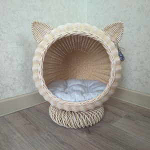 Cat bed in the form of a ball with ears