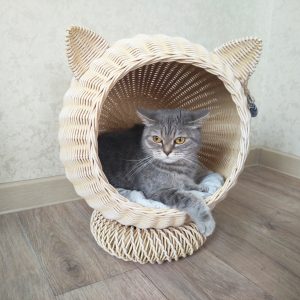 Cat bed in the form of a ball with ears