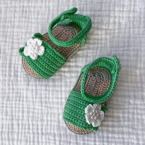 Green sandals for a newborn girl for 0-3 months (9cm)