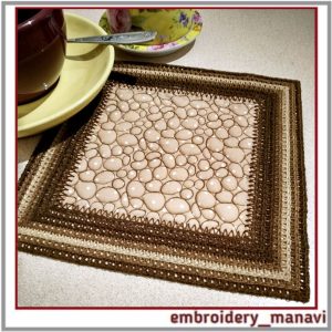 ITHembroideryquilteddoilywithcrochetlaceedge