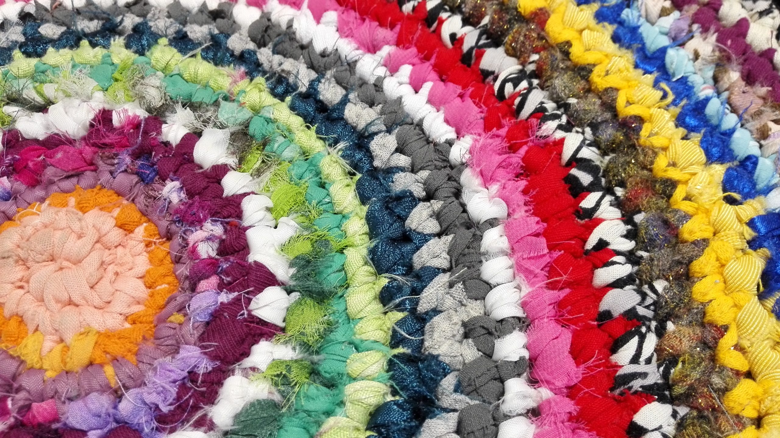 Knitted Handmade Round Rag Rug. Country style. Rustic decor