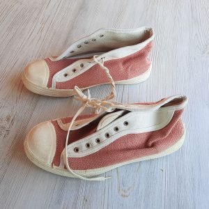 Home 584 pink sneakers vintage