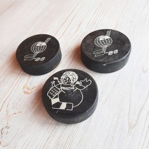 Casa 496 Soviet hockey pucks vintage – 1986 World Ice Hockey Championship souvenir USSR