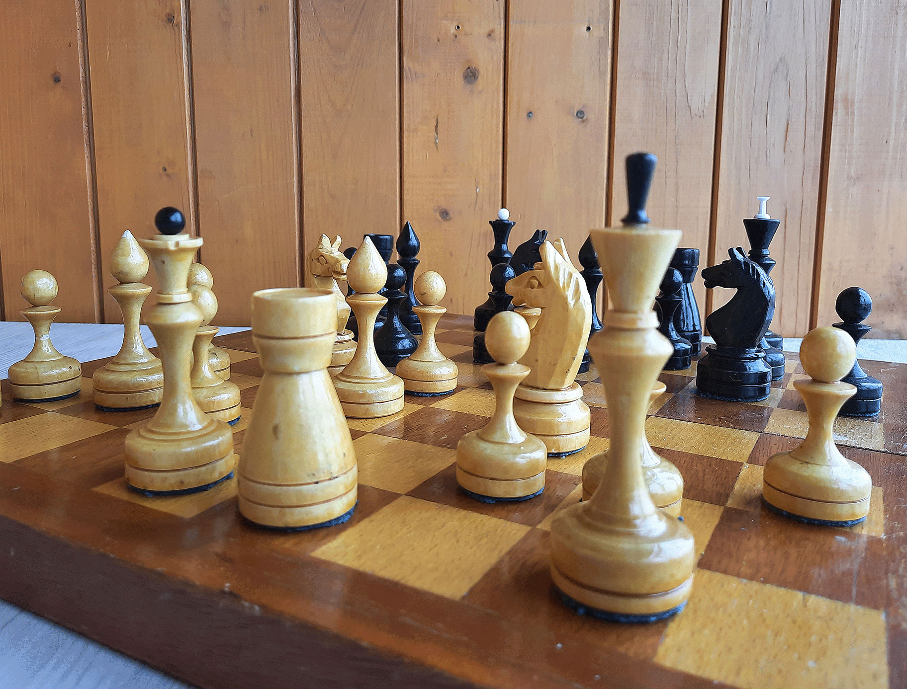 Medium Chess Board with Pieces