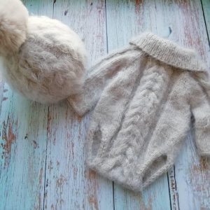 Set with braids, with fur pompom and collar