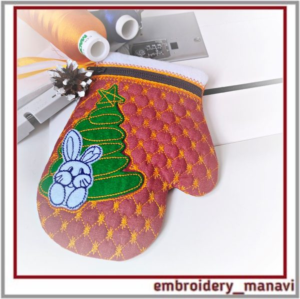 In_the_hoop_Christmas_mitten_bag _1_embroidery_design