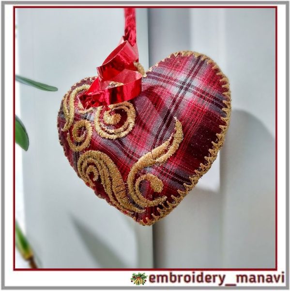 In the hoop Christmas toy heart machine embroidery design.