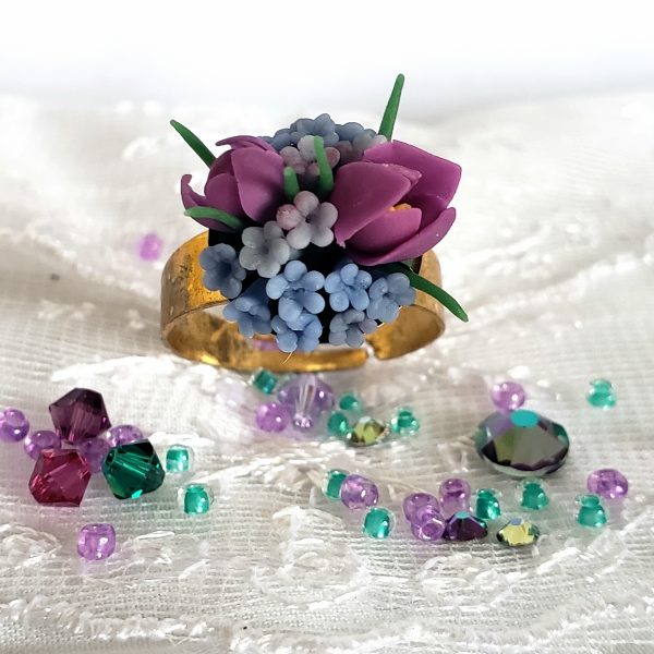 Handmade jewelry with miniature flowers in different colors. Can complete your collection of jewelry accessories.