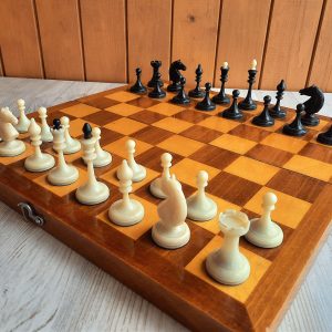 Soviet chess set 1960s: wooden folding chess board + elegant plastic chessmen