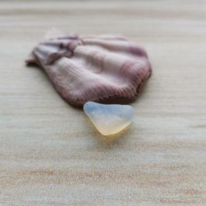 Opalescent sea glass OP6