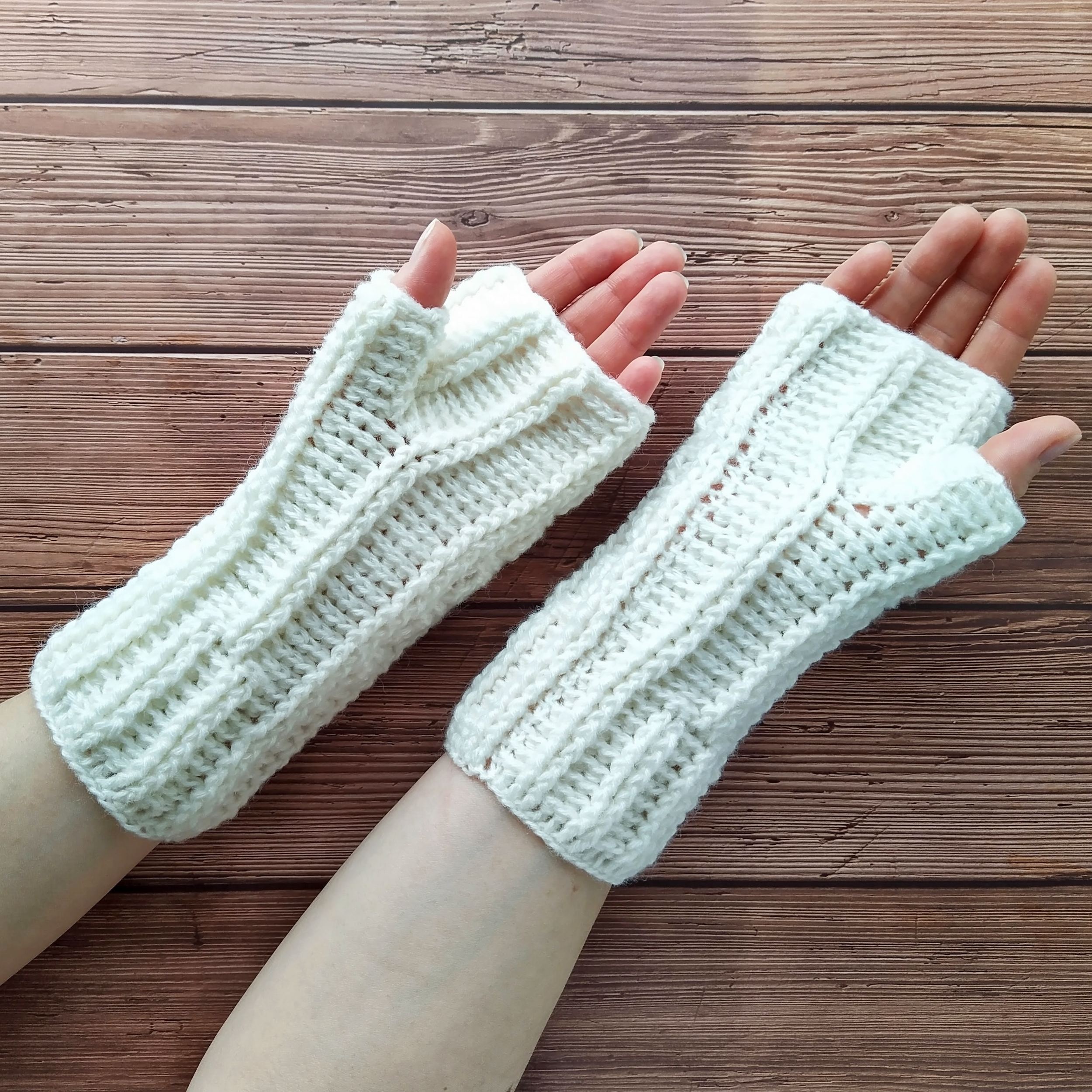 Women's wool fingerless gloves - Crealandia