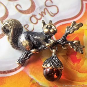 Squirrel brooch tree oak branch nut amber acorn handmade jewelry