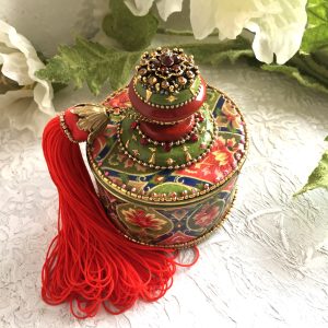 This is a box in the Eastern style with beautiful handle and decorated with a tassel. Arabic Jewelry box, Oriental Proposal ring box, Arabic Jewelry casket.The box is a unique and beautifully created gift, perfect for: Birthday, Christmas, Valentine's Day, wedding gift and any occasion, for mom, for wife.