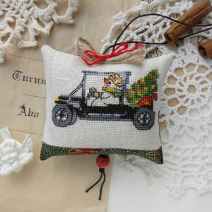 Handmade Marketplace 554 Snowmen in retro cars