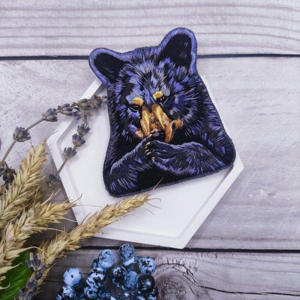 Handmade brooch American black bear, embroidery. Front view