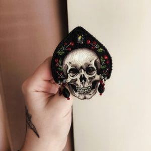 "Skull in a black crown", brooch, embroidery. Brooch in hands, natural size