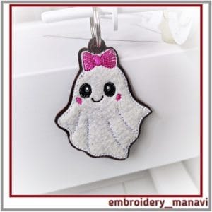 Smiley Ghost – Halloween In The Hoop Embroidery Design Charm