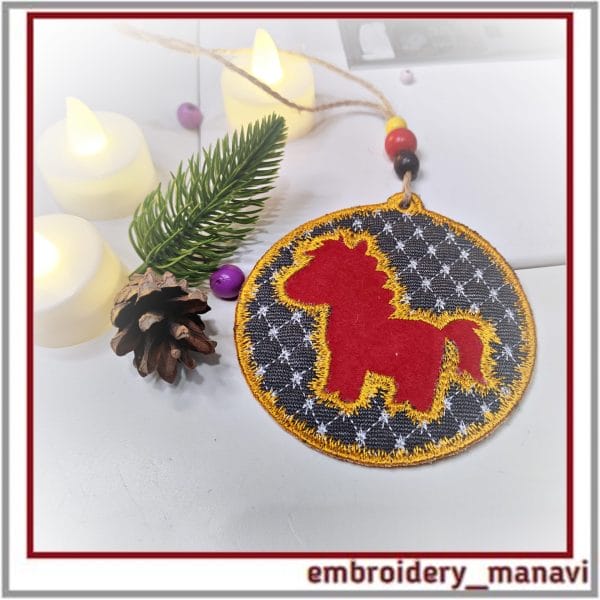 ITH horse pendant for Christmas – 4x4 hoop embroidery design with snow, beads & instant download. Festive handmade gift!
