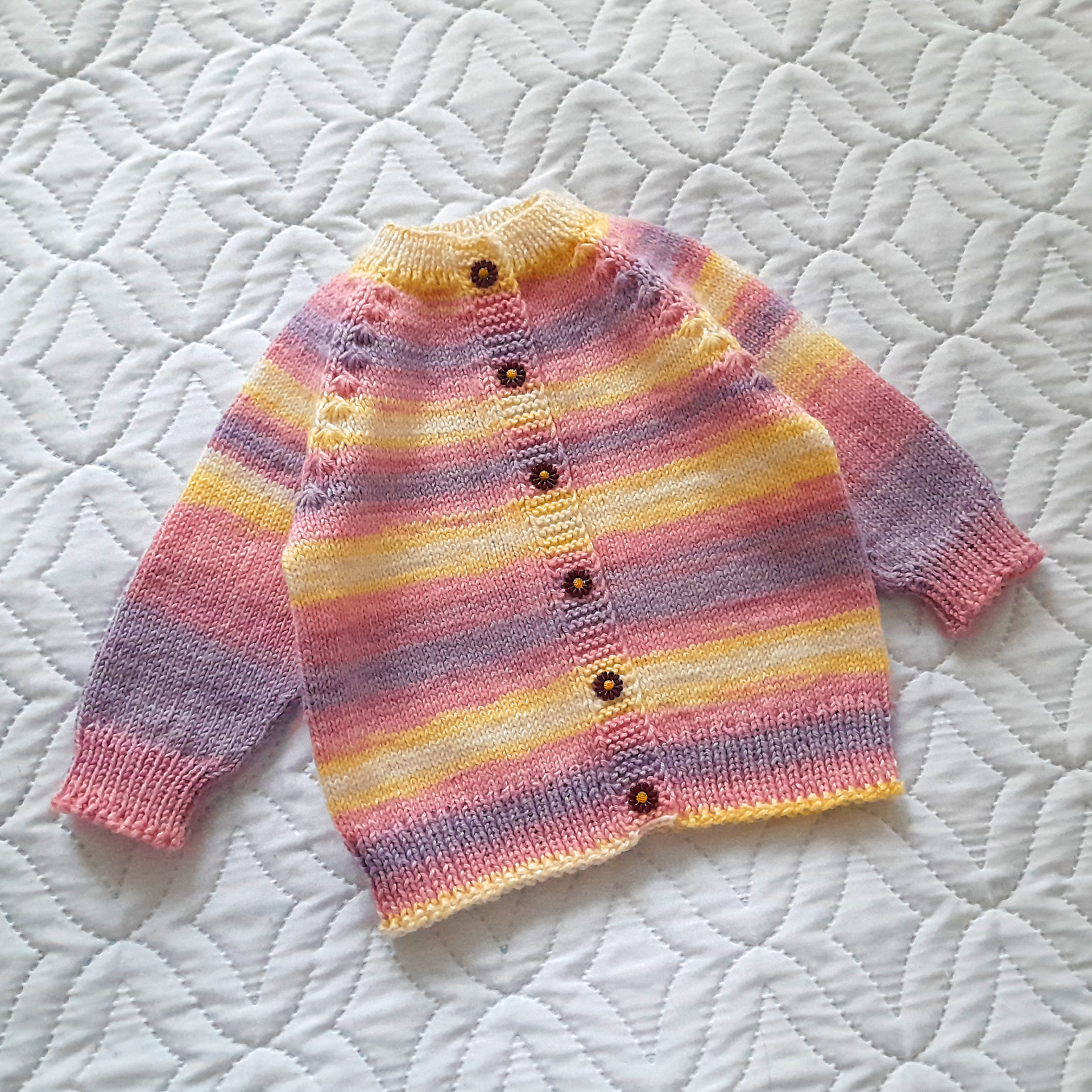 Step-by-Step Knitting Pattern Baby Cardigan | V16 1 Step-by-Step Knitting Pattern Baby Cardigan | V16
